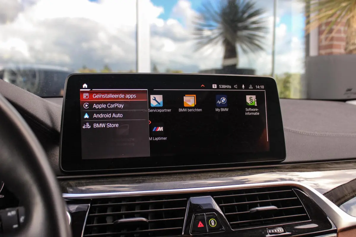 540i xDrive High Executive Luxury-Line | 1e eigenaar | Achterasbesturing | Cruise control adaptief | Apple carplay | Adaptief LED | DAB | Panoramadak | HiFi audio