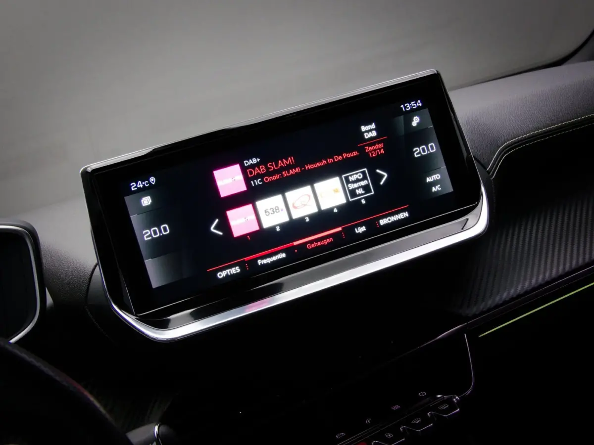 1.2 PureTech GT (SFEERVERLICHTING, APPLE CARPLAY/ANDROID AUTO, ACHTERUITRIJCAMERA, NAVIGATIESYSTEEM, CRUISE CONTROL)