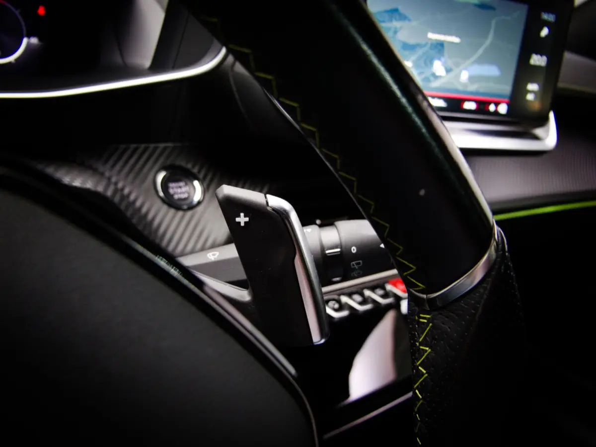 1.2 PureTech GT (SFEERVERLICHTING, APPLE CARPLAY/ANDROID AUTO, ACHTERUITRIJCAMERA, NAVIGATIESYSTEEM, CRUISE CONTROL)