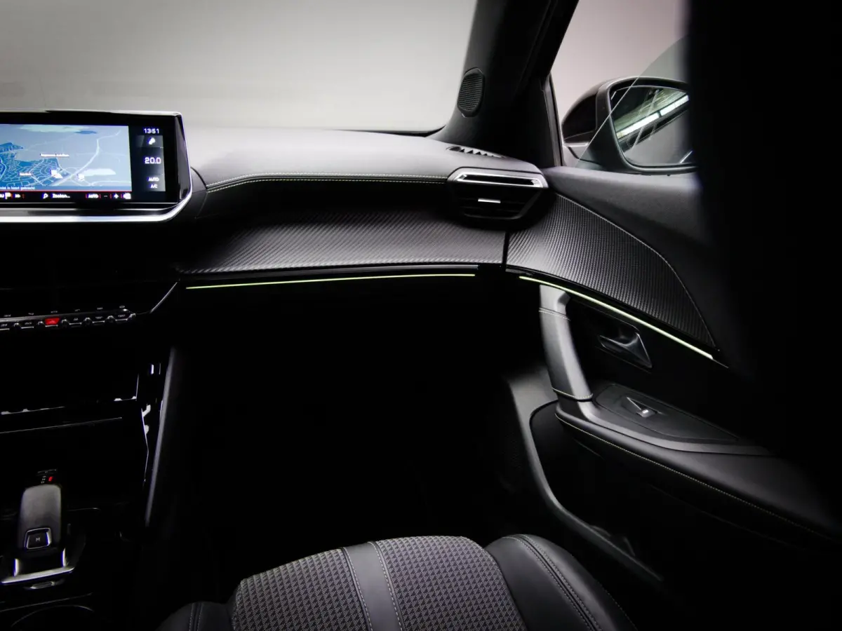 1.2 PureTech GT (SFEERVERLICHTING, APPLE CARPLAY/ANDROID AUTO, ACHTERUITRIJCAMERA, NAVIGATIESYSTEEM, CRUISE CONTROL)