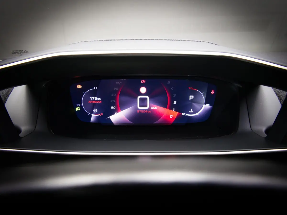 1.2 PureTech GT (SFEERVERLICHTING, APPLE CARPLAY/ANDROID AUTO, ACHTERUITRIJCAMERA, NAVIGATIESYSTEEM, CRUISE CONTROL)