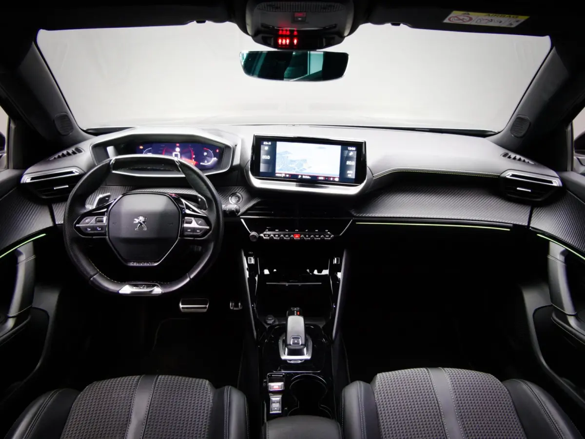 1.2 PureTech GT (SFEERVERLICHTING, APPLE CARPLAY/ANDROID AUTO, ACHTERUITRIJCAMERA, NAVIGATIESYSTEEM, CRUISE CONTROL)