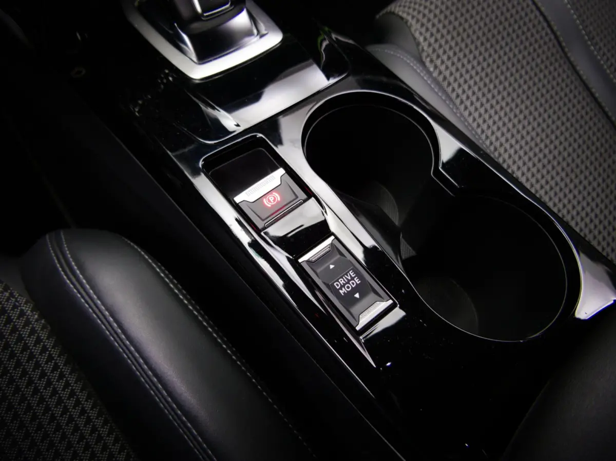 1.2 PureTech GT (SFEERVERLICHTING, APPLE CARPLAY/ANDROID AUTO, ACHTERUITRIJCAMERA, NAVIGATIESYSTEEM, CRUISE CONTROL)