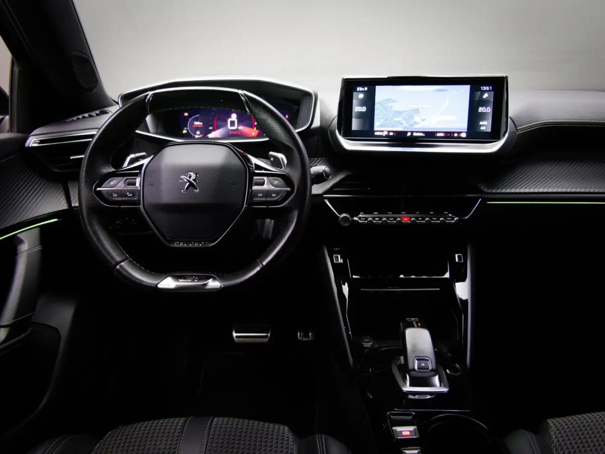 1.2 PureTech GT (SFEERVERLICHTING, APPLE CARPLAY/ANDROID AUTO, ACHTERUITRIJCAMERA, NAVIGATIESYSTEEM, CRUISE CONTROL)