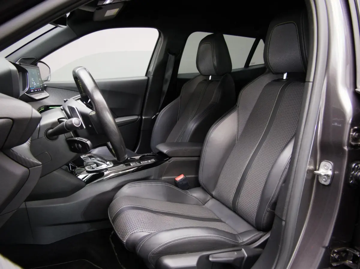 1.2 PureTech GT (SFEERVERLICHTING, APPLE CARPLAY/ANDROID AUTO, ACHTERUITRIJCAMERA, NAVIGATIESYSTEEM, CRUISE CONTROL)