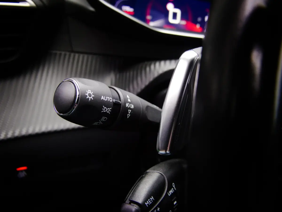 1.2 PureTech GT (SFEERVERLICHTING, APPLE CARPLAY/ANDROID AUTO, ACHTERUITRIJCAMERA, NAVIGATIESYSTEEM, CRUISE CONTROL)