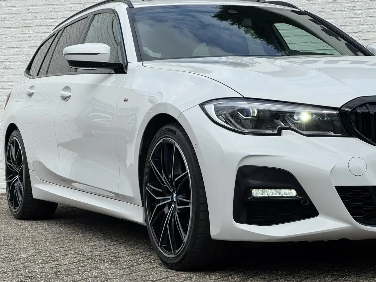 320i High Exec. M-Sport individual Sfeer Leder Camera Carplay Trekhaak Led