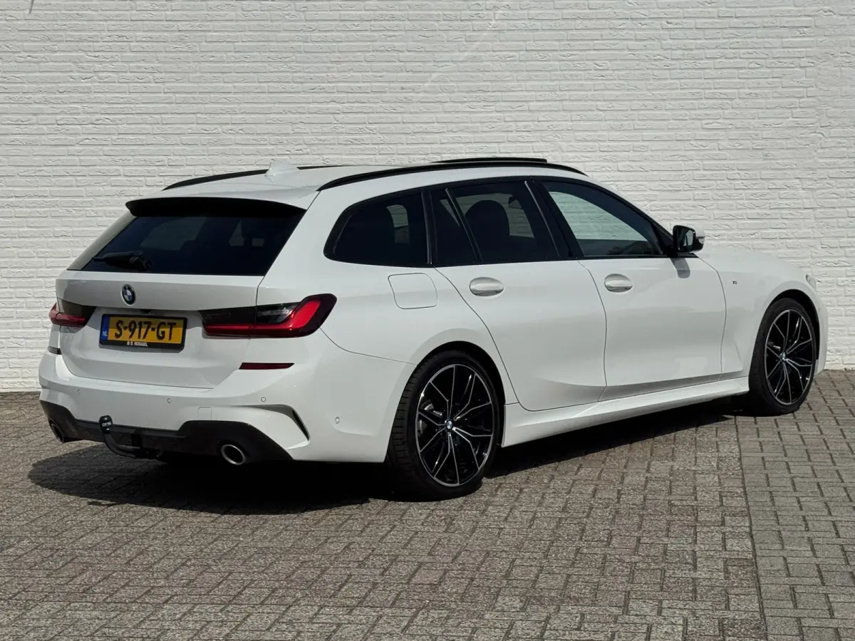 320i High Exec. M-Sport individual Sfeer Leder Camera Carplay Trekhaak Led