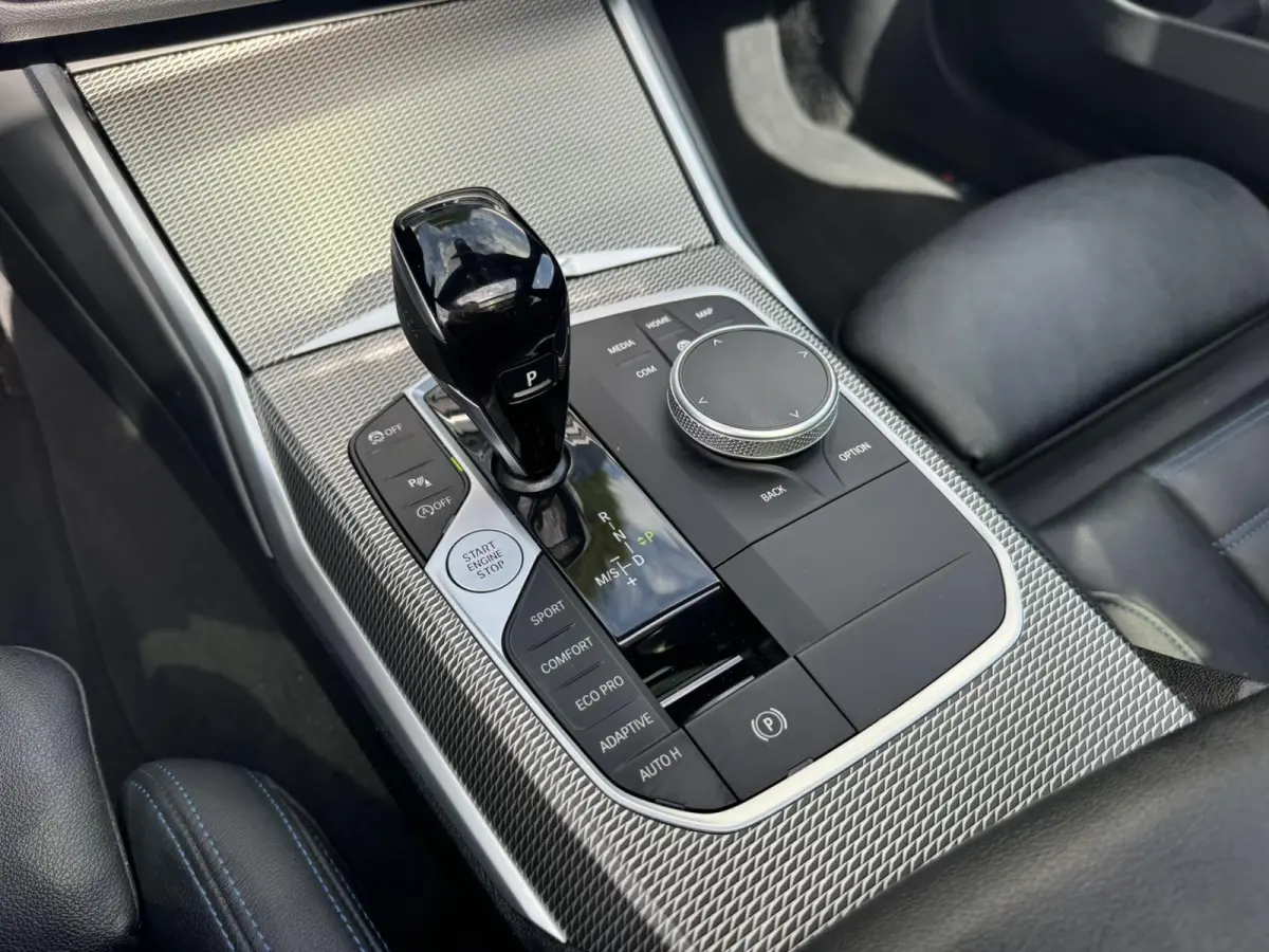 320i High Exec. M-Sport individual Sfeer Leder Camera Carplay Trekhaak Led