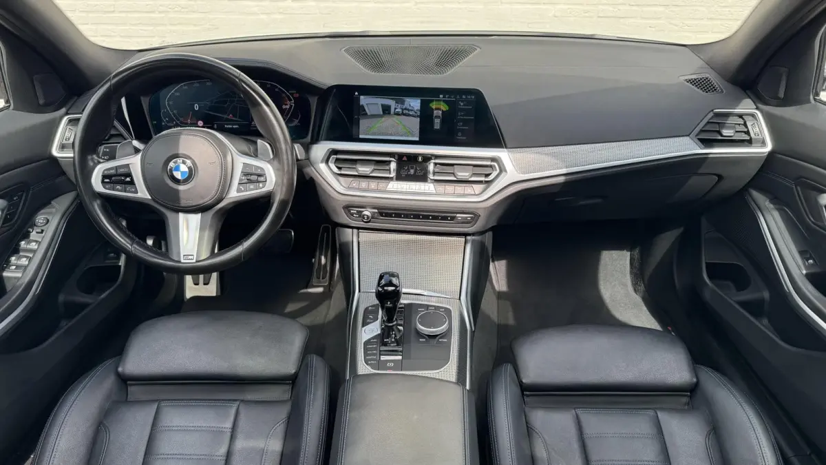 320i High Exec. M-Sport individual Sfeer Leder Camera Carplay Trekhaak Led
