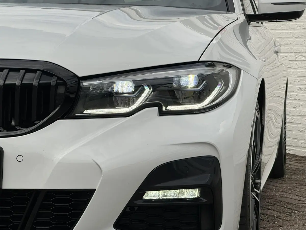 320i High Exec. M-Sport individual Sfeer Leder Camera Carplay Trekhaak Led