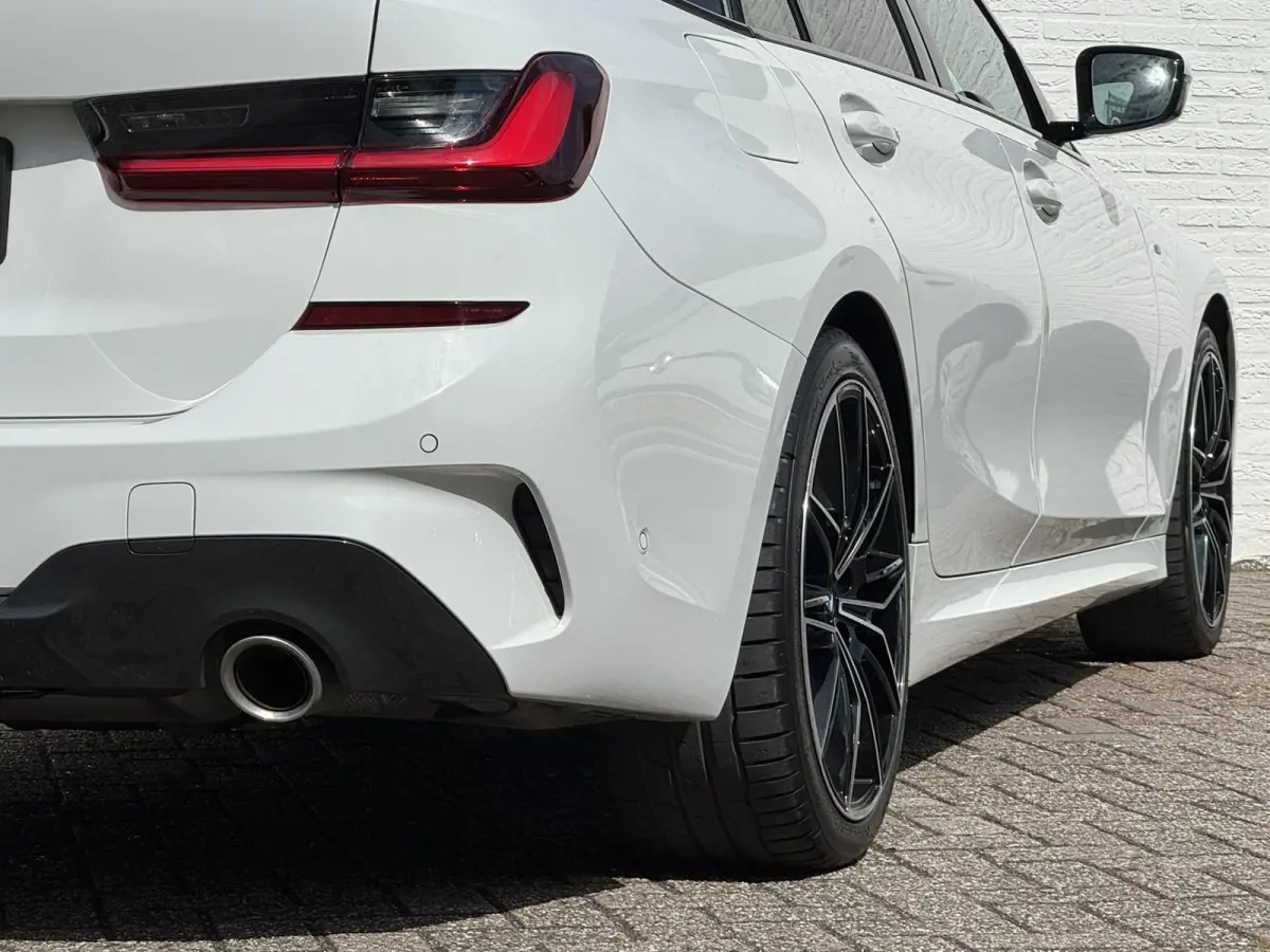 320i High Exec. M-Sport individual Sfeer Leder Camera Carplay Trekhaak Led