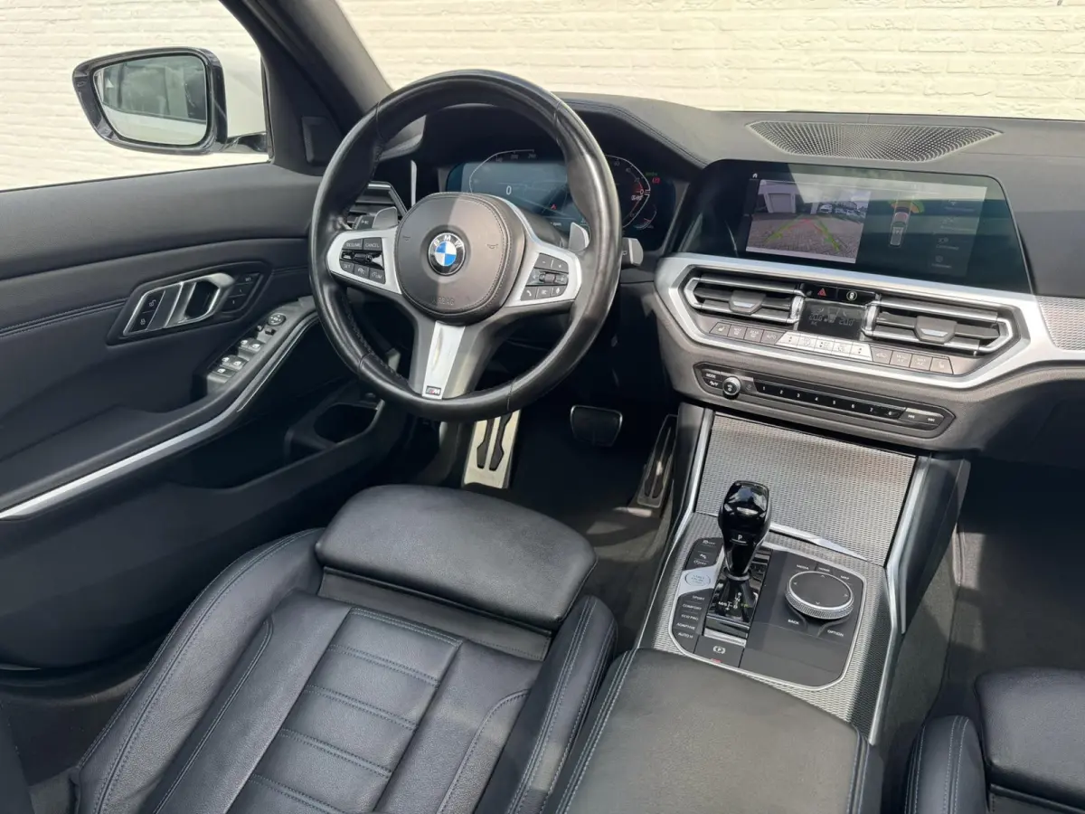 320i High Exec. M-Sport individual Sfeer Leder Camera Carplay Trekhaak Led