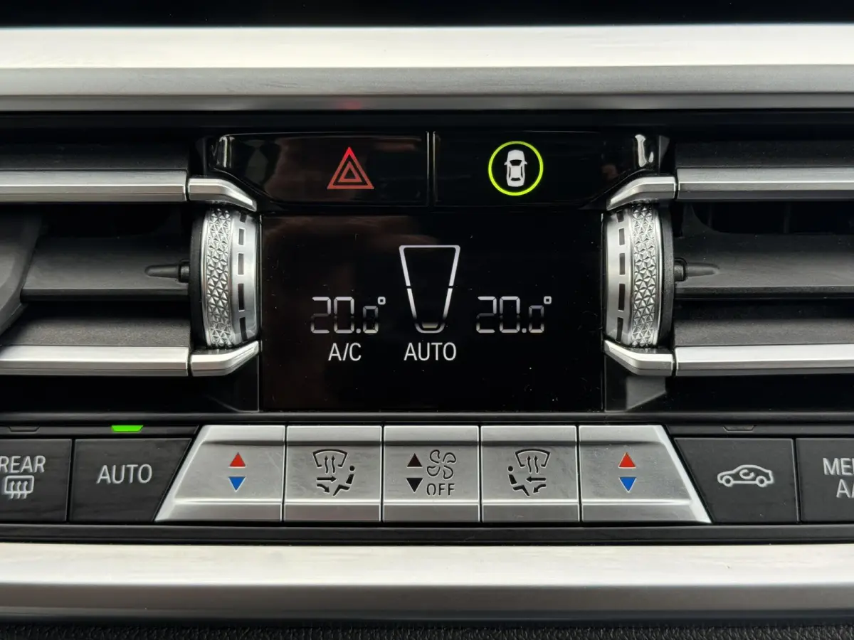 320i High Exec. M-Sport individual Sfeer Leder Camera Carplay Trekhaak Led