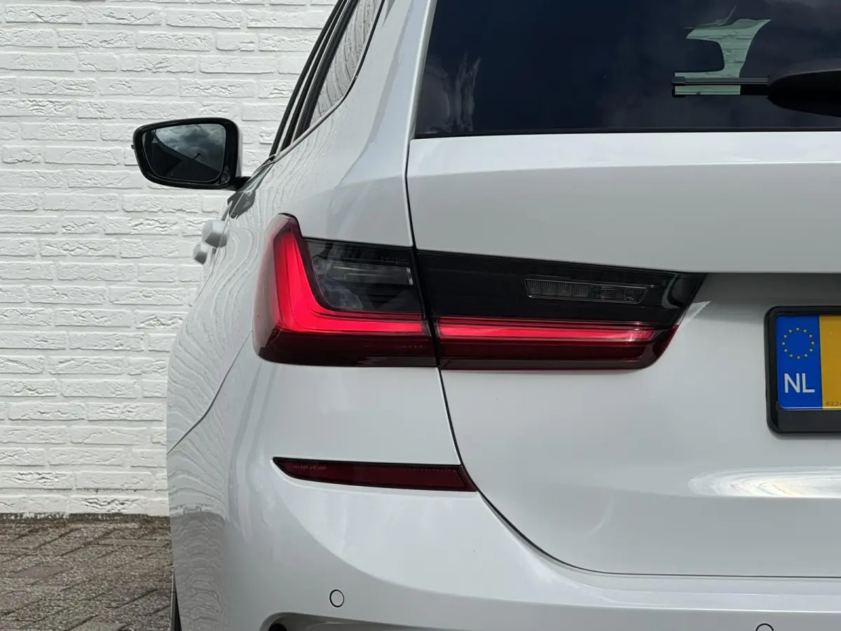 320i High Exec. M-Sport individual Sfeer Leder Camera Carplay Trekhaak Led