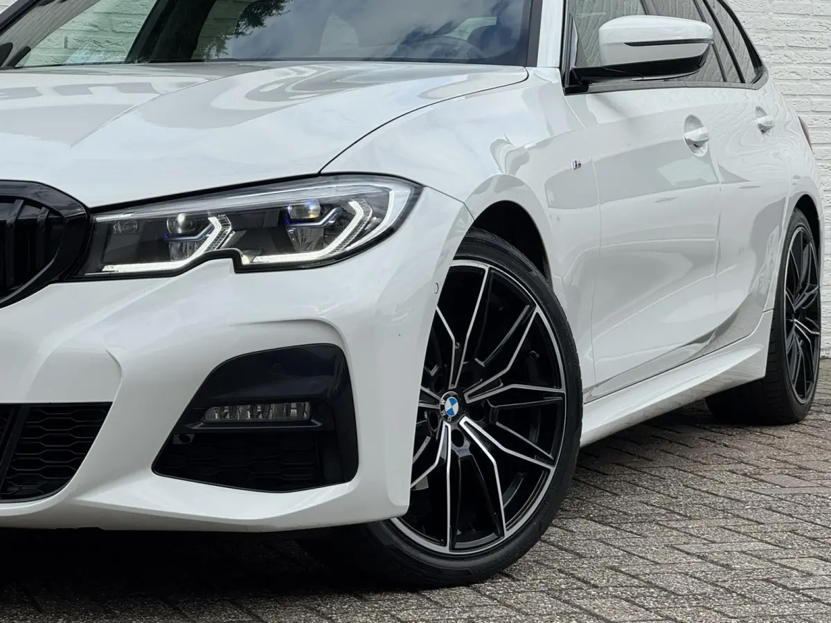 320i High Exec. M-Sport individual Sfeer Leder Camera Carplay Trekhaak Led