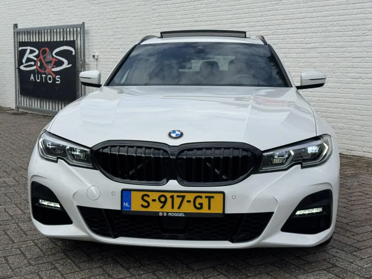 320i High Exec. M-Sport individual Sfeer Leder Camera Carplay Trekhaak Led