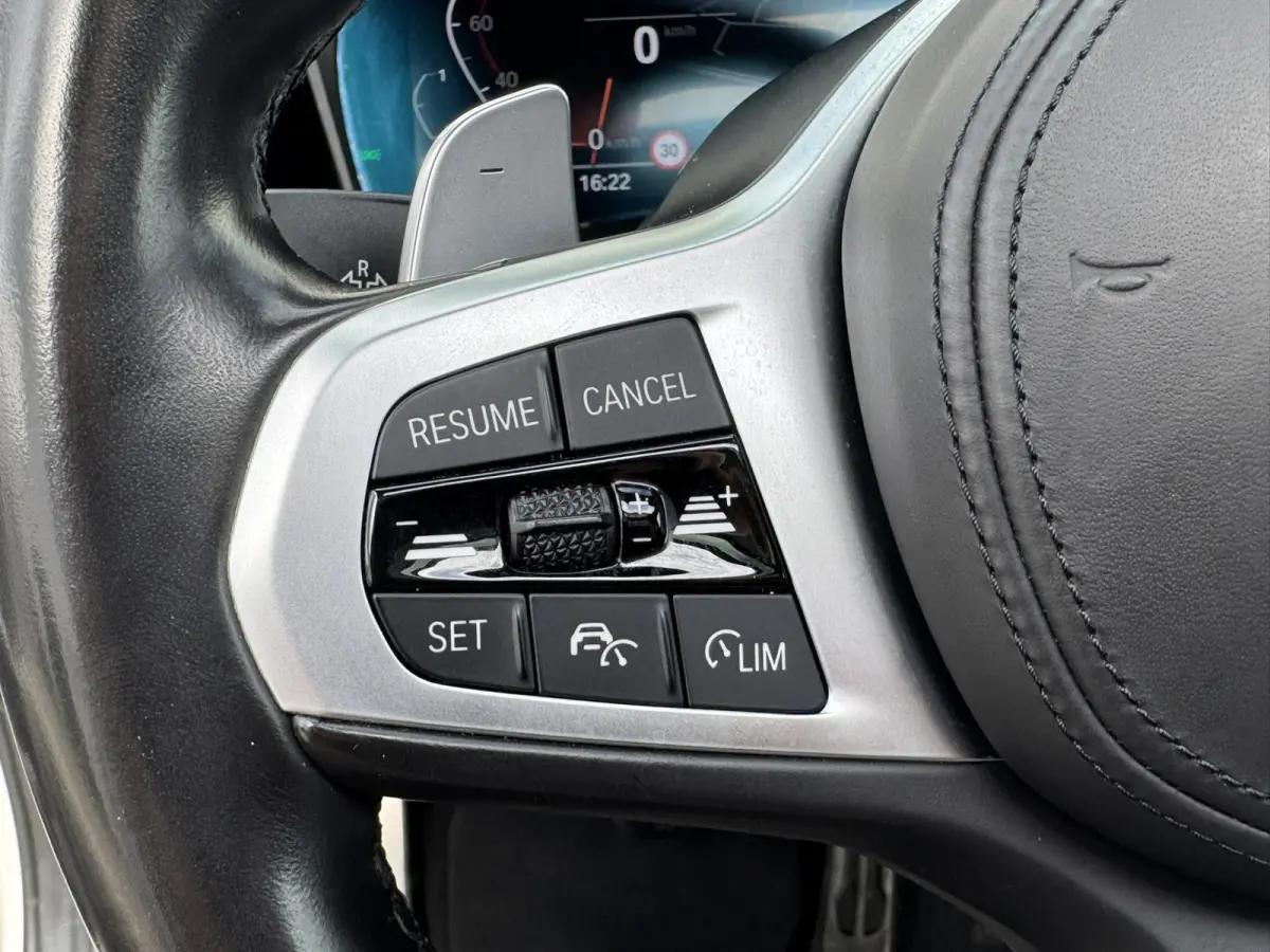 320i High Exec. M-Sport individual Sfeer Leder Camera Carplay Trekhaak Led