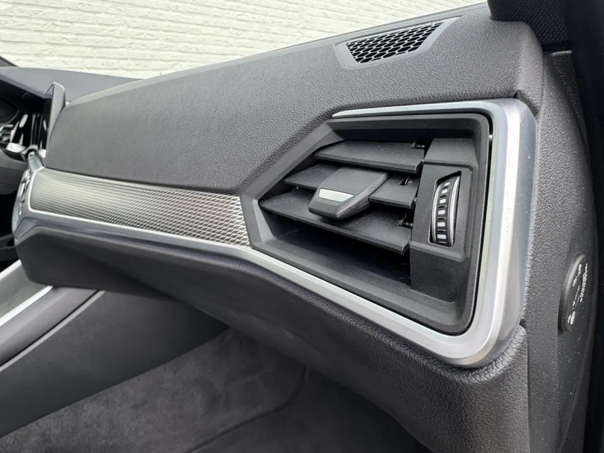 320i High Exec. M-Sport individual Sfeer Leder Camera Carplay Trekhaak Led