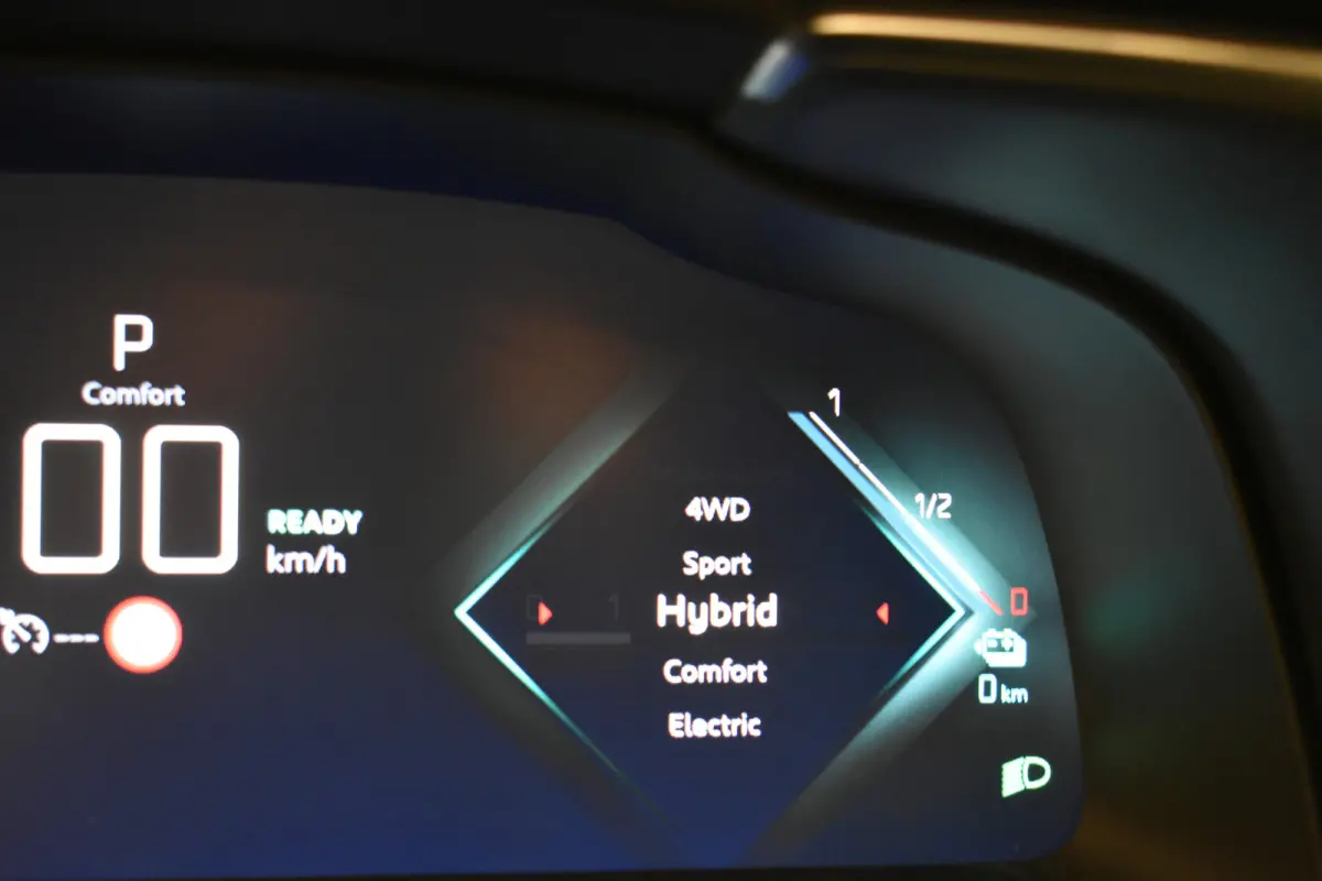 E-Tense PHEV 4x4 Bastille+