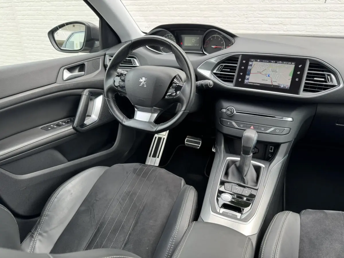 1.2 PureTech Allure Leder/alcantara Led koplampen Camera Cruise Navigatie