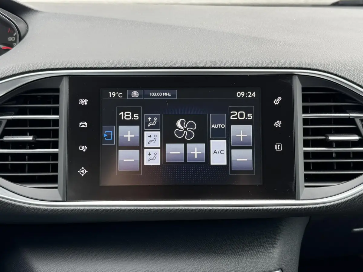 1.2 PureTech Allure Leder/alcantara Led koplampen Camera Cruise Navigatie