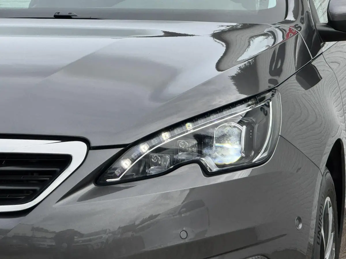 1.2 PureTech Allure Leder/alcantara Led koplampen Camera Cruise Navigatie