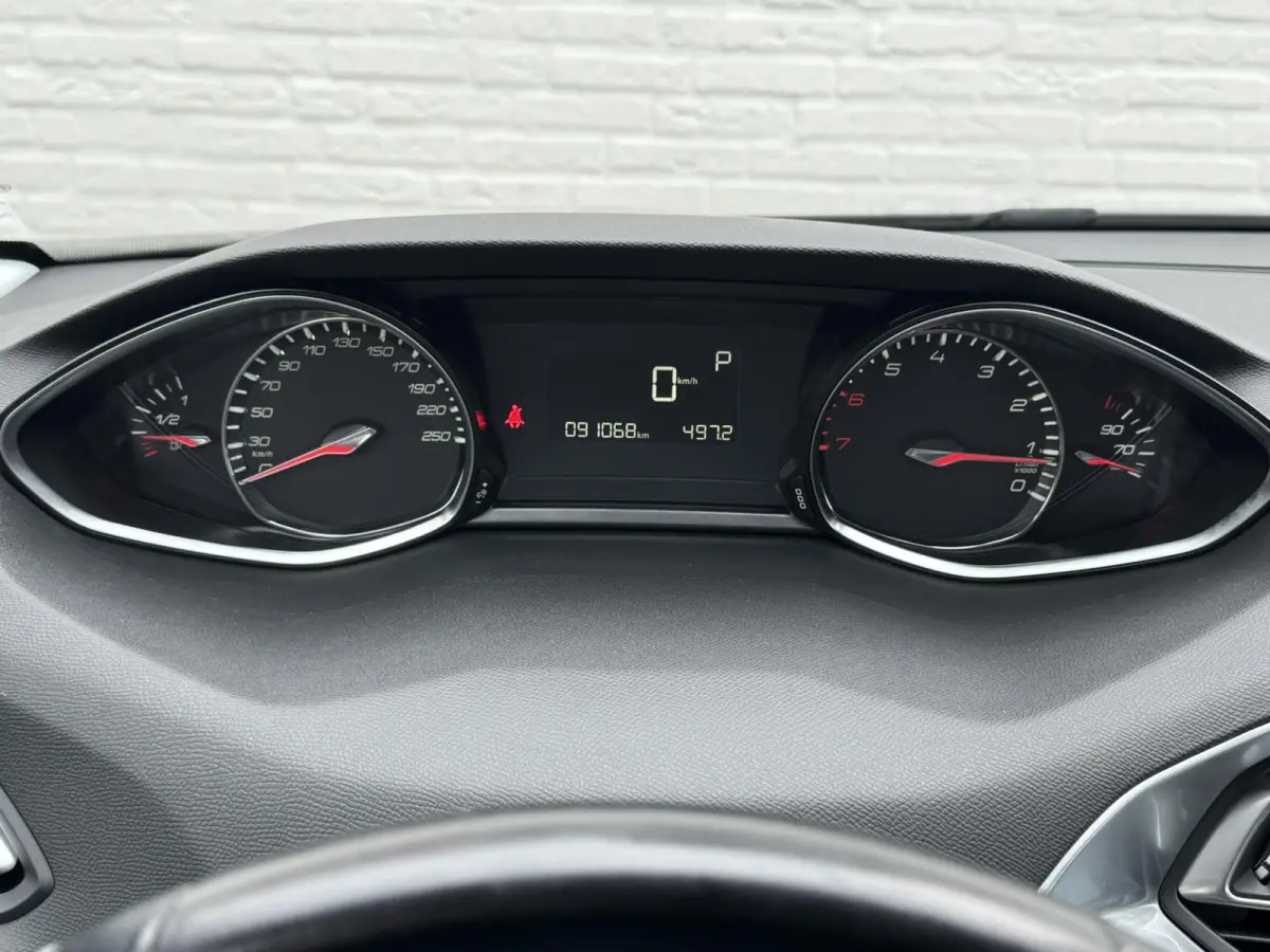 1.2 PureTech Allure Leder/alcantara Led koplampen Camera Cruise Navigatie