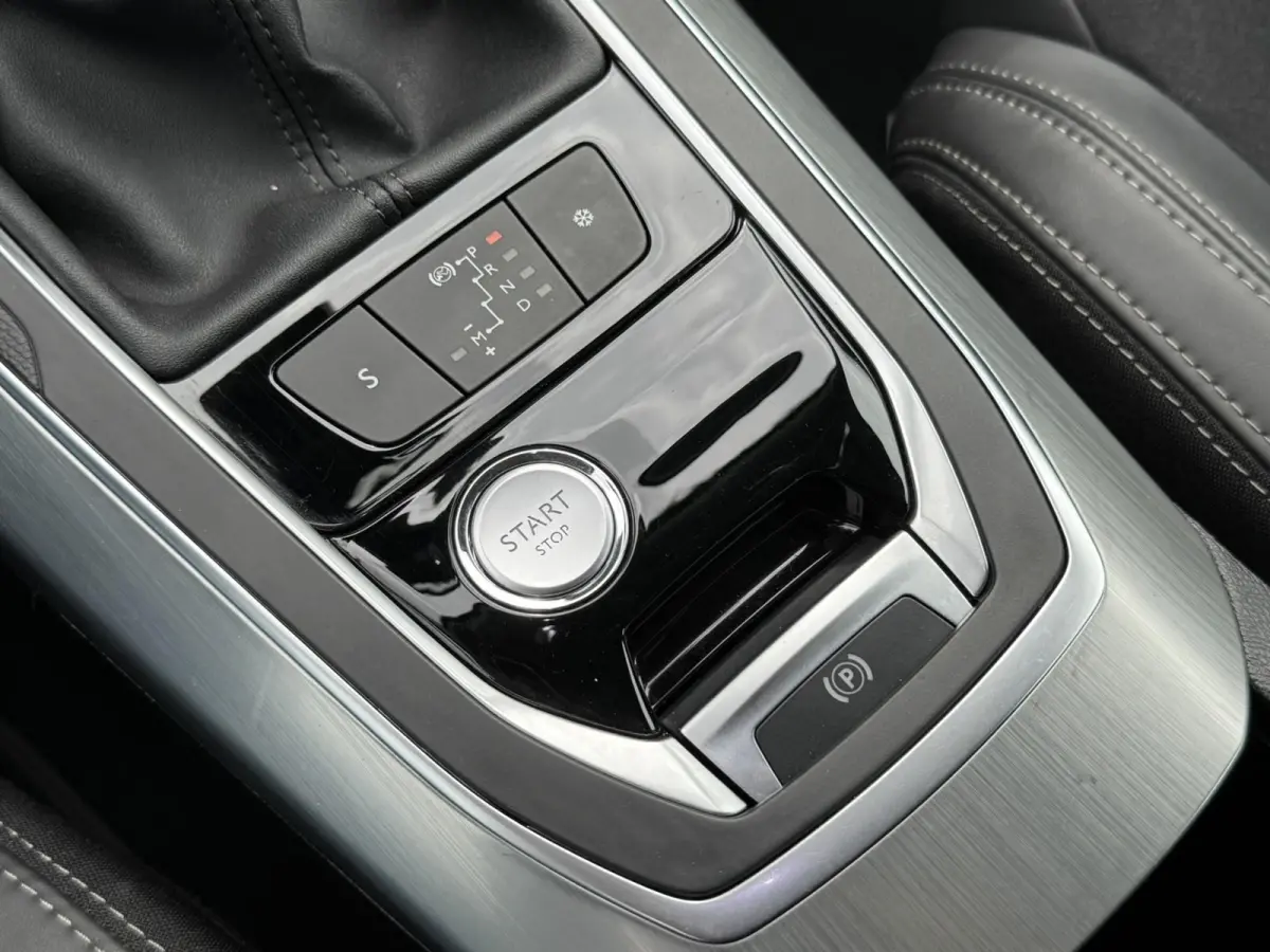 1.2 PureTech Allure Leder/alcantara Led koplampen Camera Cruise Navigatie