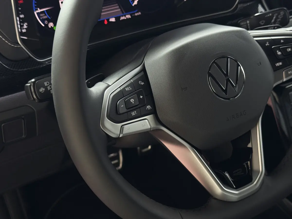✅NIEUWE AUTO✅ TSI 115PK R-LINE EDITION TREKHAAK LED LMV IQ CAMERA STOELVERW ✅2025 ✅ ✅Top Auto's Wijchen , 30 Jaar Specialist in Volkswagen  : Alle Type's : R-Line Edition / Style /