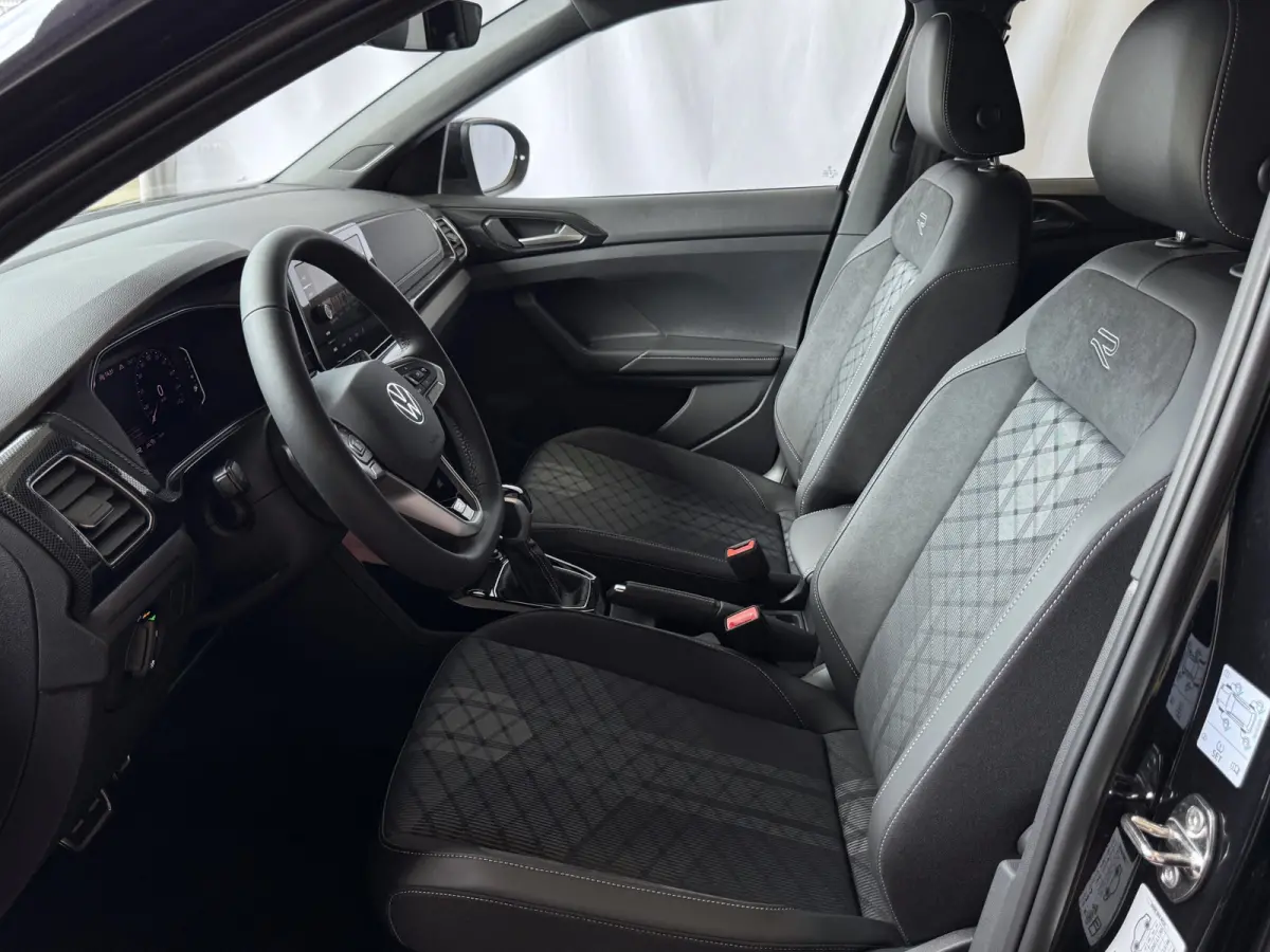 ✅NIEUWE AUTO✅ TSI 115PK R-LINE EDITION TREKHAAK LED LMV IQ CAMERA STOELVERW ✅2025 ✅ ✅Top Auto's Wijchen , 30 Jaar Specialist in Volkswagen  : Alle Type's : R-Line Edition / Style /