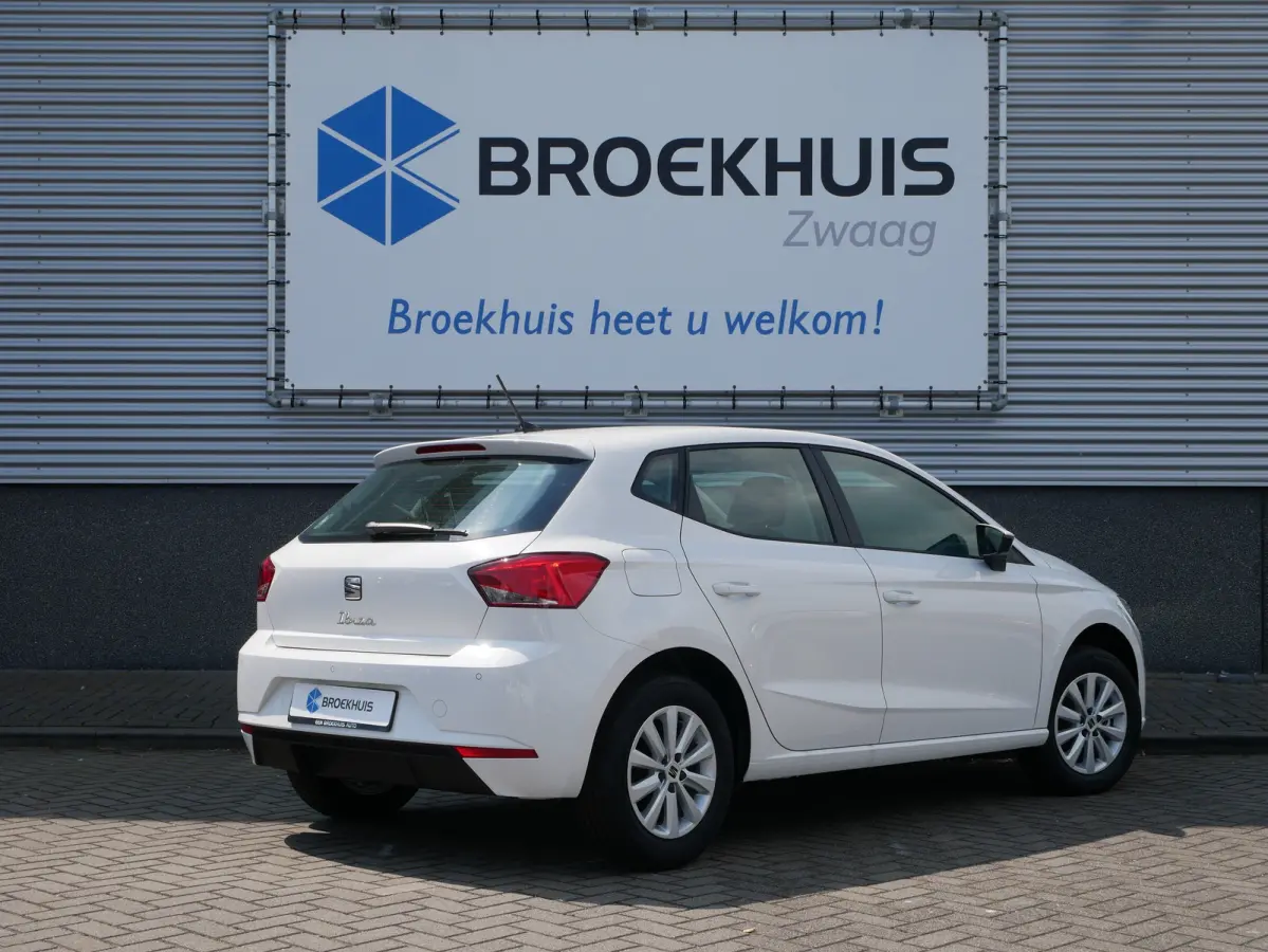 Style | Automatisch dimmende binnenspiegel | Buitenspiegels elektrisch verstelbaar | Koplampverlichting LED