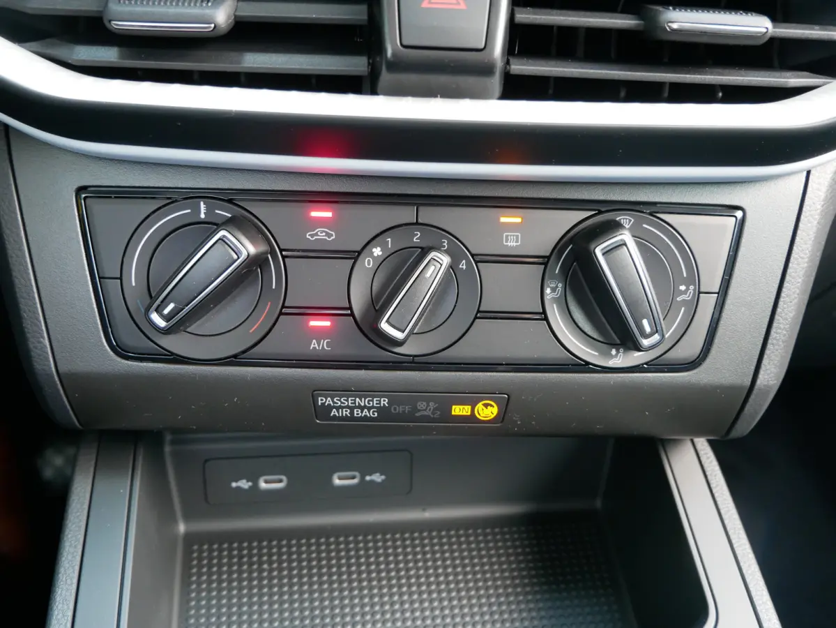 Style | Automatisch dimmende binnenspiegel | Buitenspiegels elektrisch verstelbaar | Koplampverlichting LED