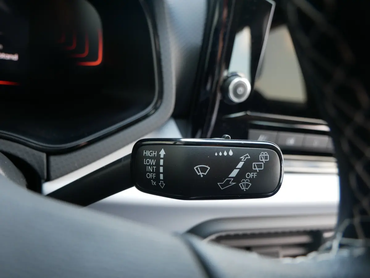 Style | Automatisch dimmende binnenspiegel | Buitenspiegels elektrisch verstelbaar | Koplampverlichting LED