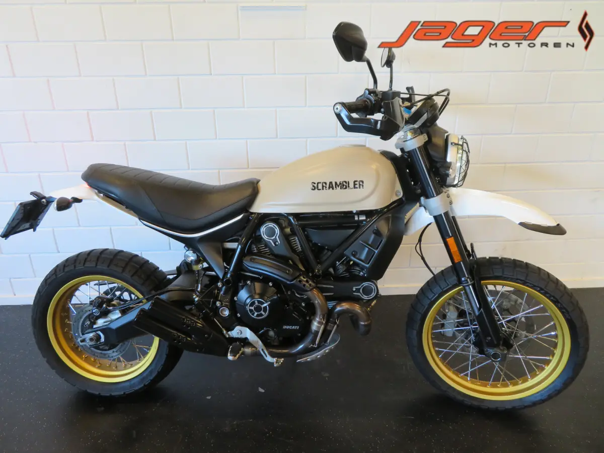 Ducati Scrambler Desert Sled 2017 Benzine Onbekend leasen