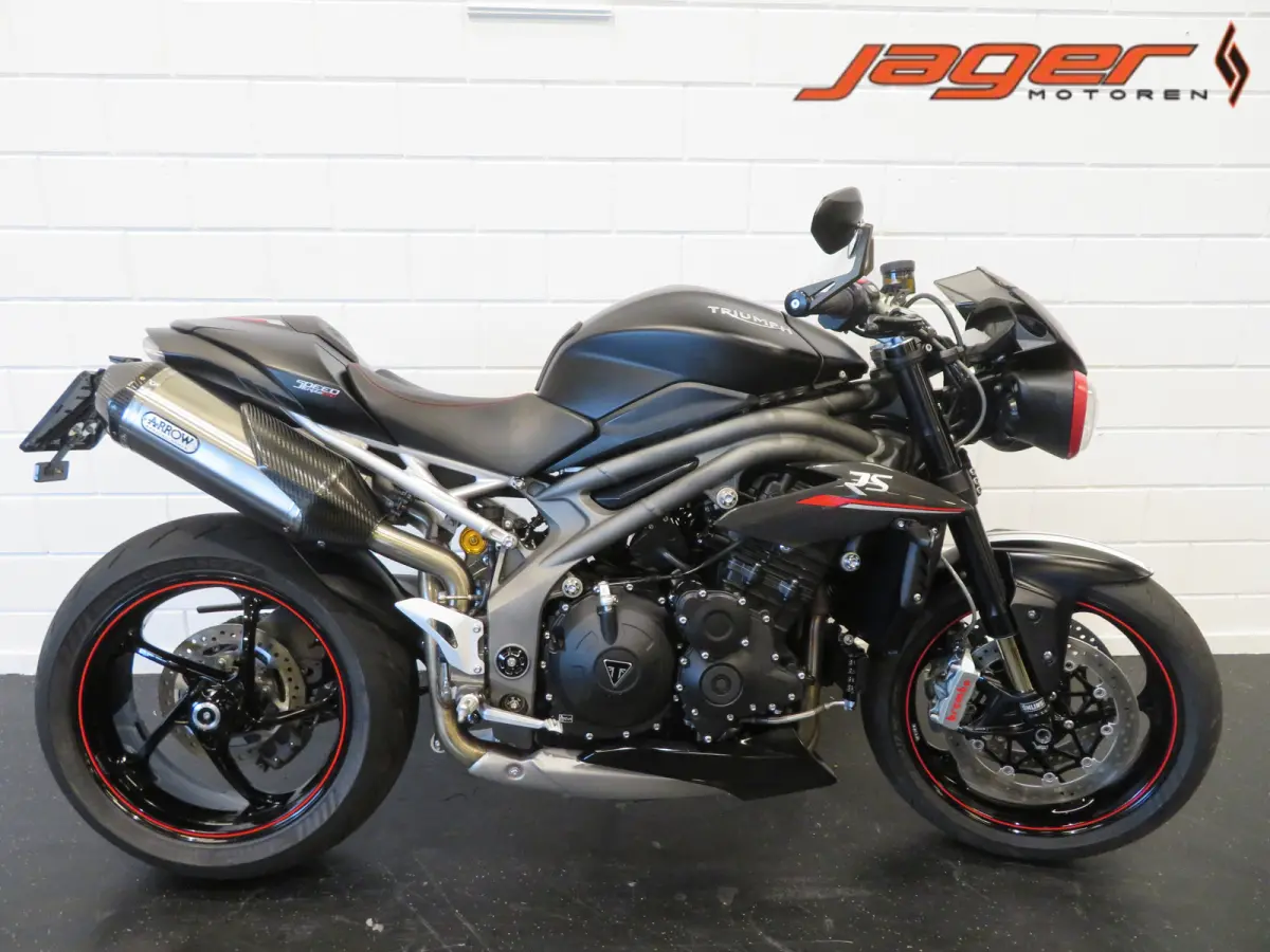 Triumph Speed Triple 1050 2018 Benzine Onbekend leasen