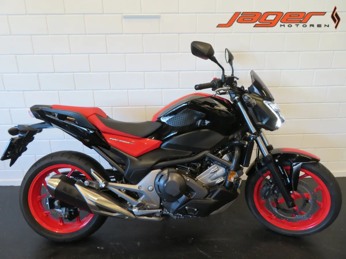 Honda NC 750S Dct Abs 2017 Benzine Onbekend leasen