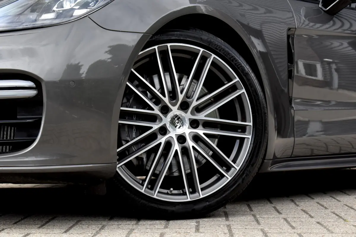 2.9 4 E-Hybrid SportDesign | Pano | 21'' Velgen | Bose | Sfeerverlichting | Luchtvering | Sportuitlaat | Orig. NL |