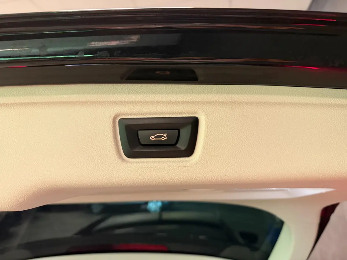320e SPORT FACELIFT 19'' SOH-TEST/NAVI/LED/DAB/CARPLAY/ECC/PDC/CRUISE/V-COCKPIT/LEDER///