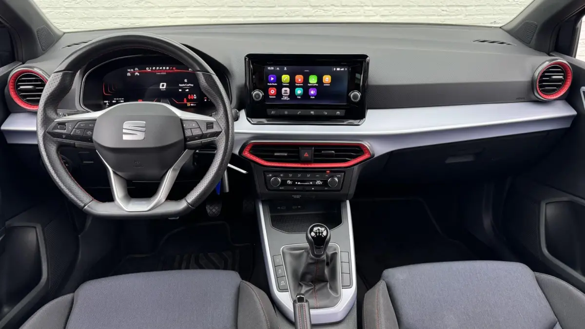 1.0 TSI FR Business Adaptive cruise Climate control Full LED Apple Carplay / Android Auto Link Parkeersensor achter