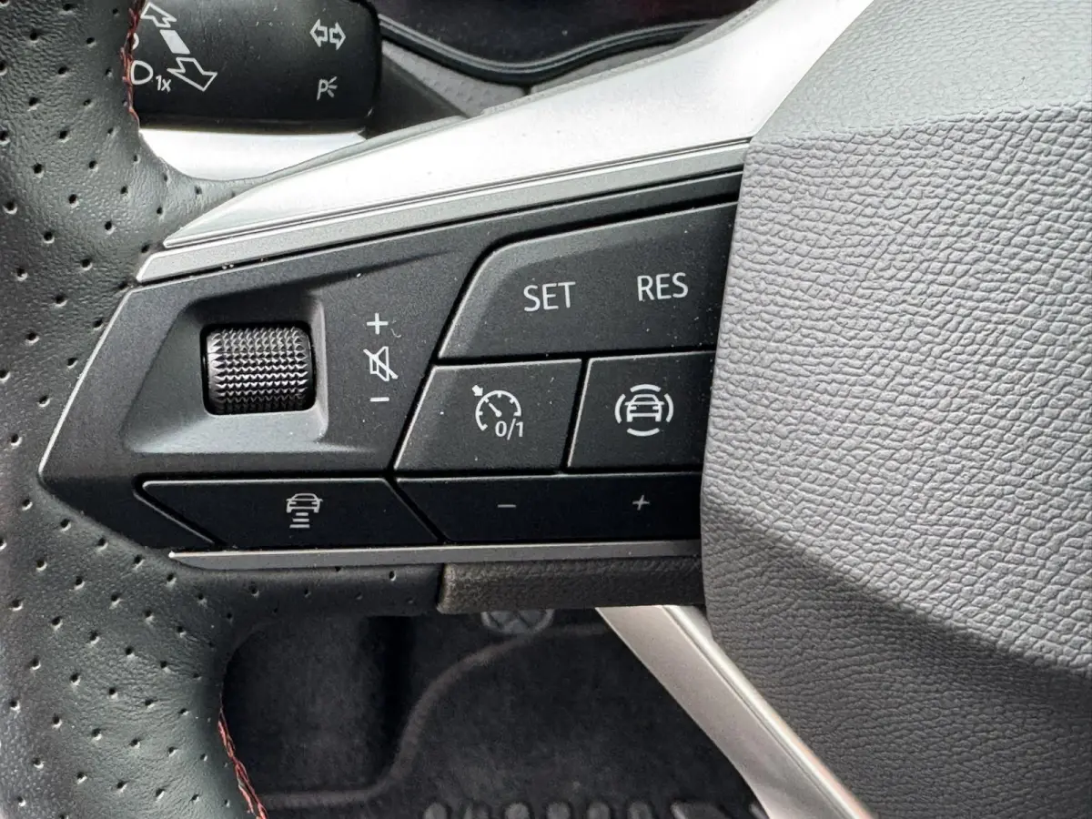 1.0 TSI FR Business Adaptive cruise Climate control Full LED Apple Carplay / Android Auto Link Parkeersensor achter