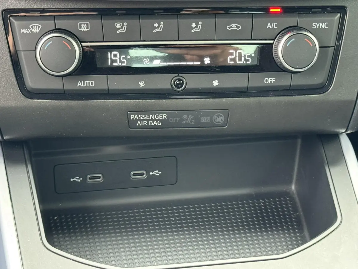 1.0 TSI FR Business Adaptive cruise Climate control Full LED Apple Carplay / Android Auto Link Parkeersensor achter