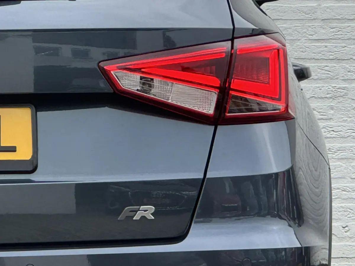 1.0 TSI FR Business Adaptive cruise Climate control Full LED Apple Carplay / Android Auto Link Parkeersensor achter