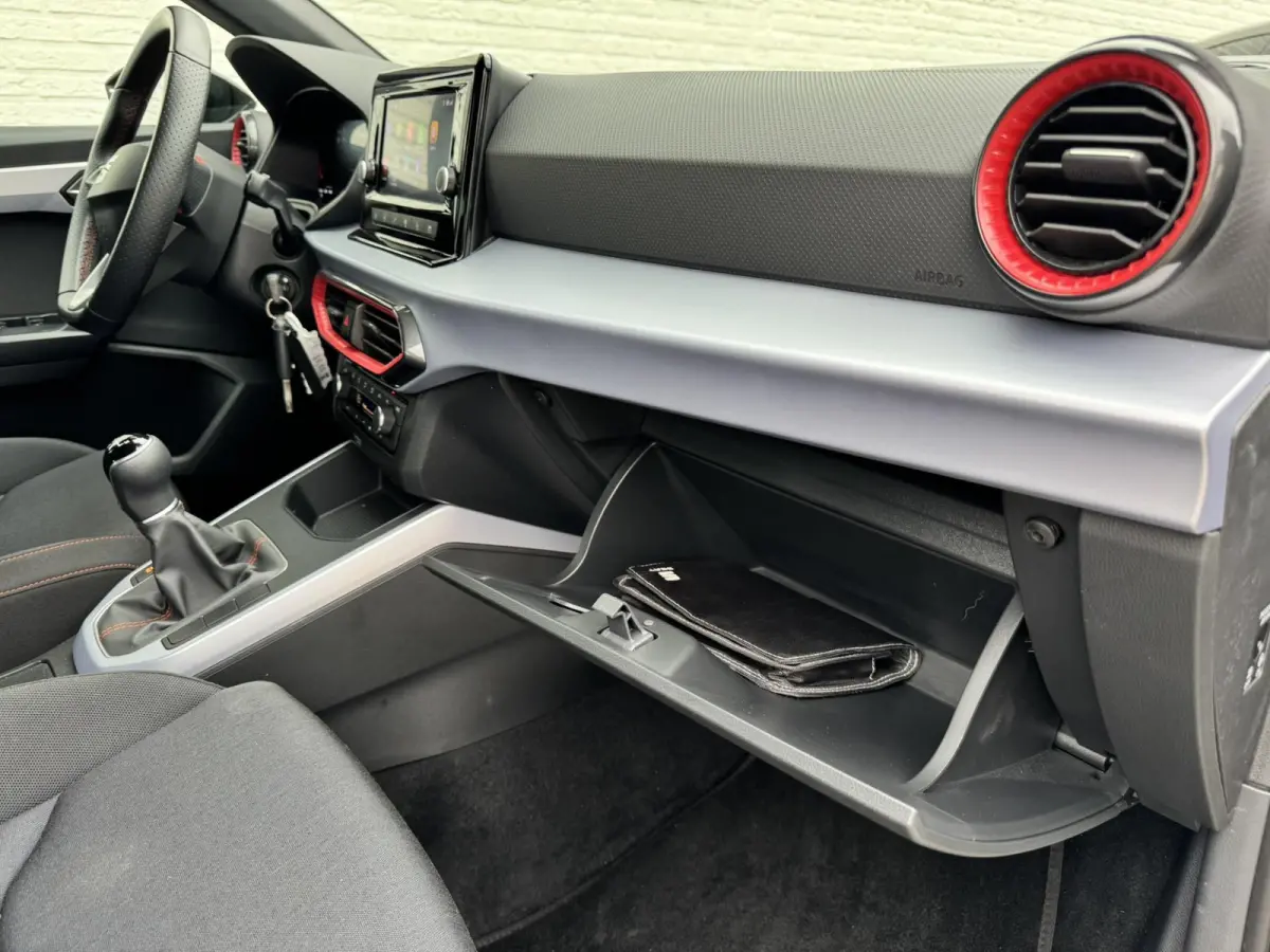 1.0 TSI FR Business Adaptive cruise Climate control Full LED Apple Carplay / Android Auto Link Parkeersensor achter
