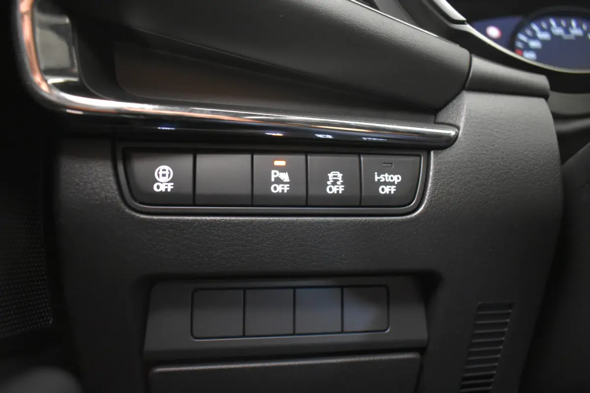 2.0 e-SkyActiv-X M Hybrid 195pk Camera Head-Up Cruise Dhoek Stoel + Stuur verw