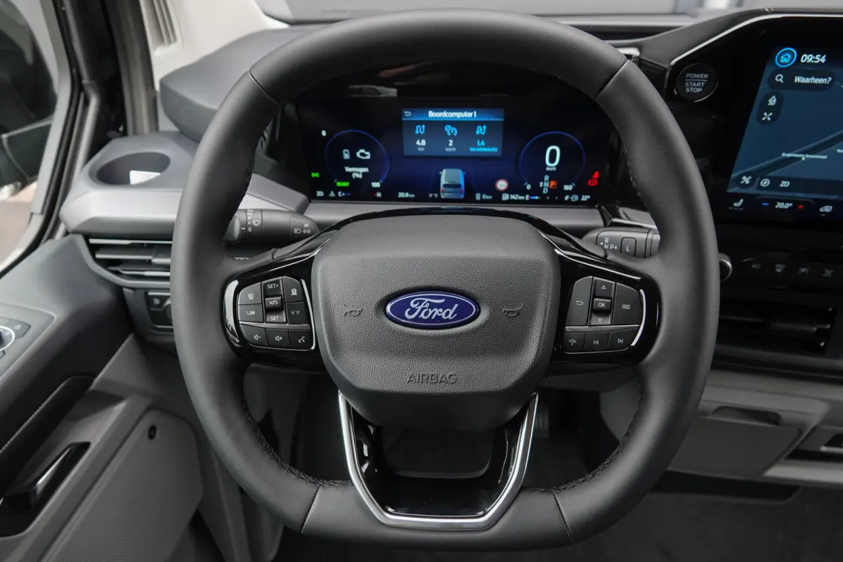 L2H1 2.5 PHEV 233Pk | Sport | Plug In Hybrid | B&O Sound | 360° Camera | 2x schuifdeur | Trekhaak | 19'' Agate Black