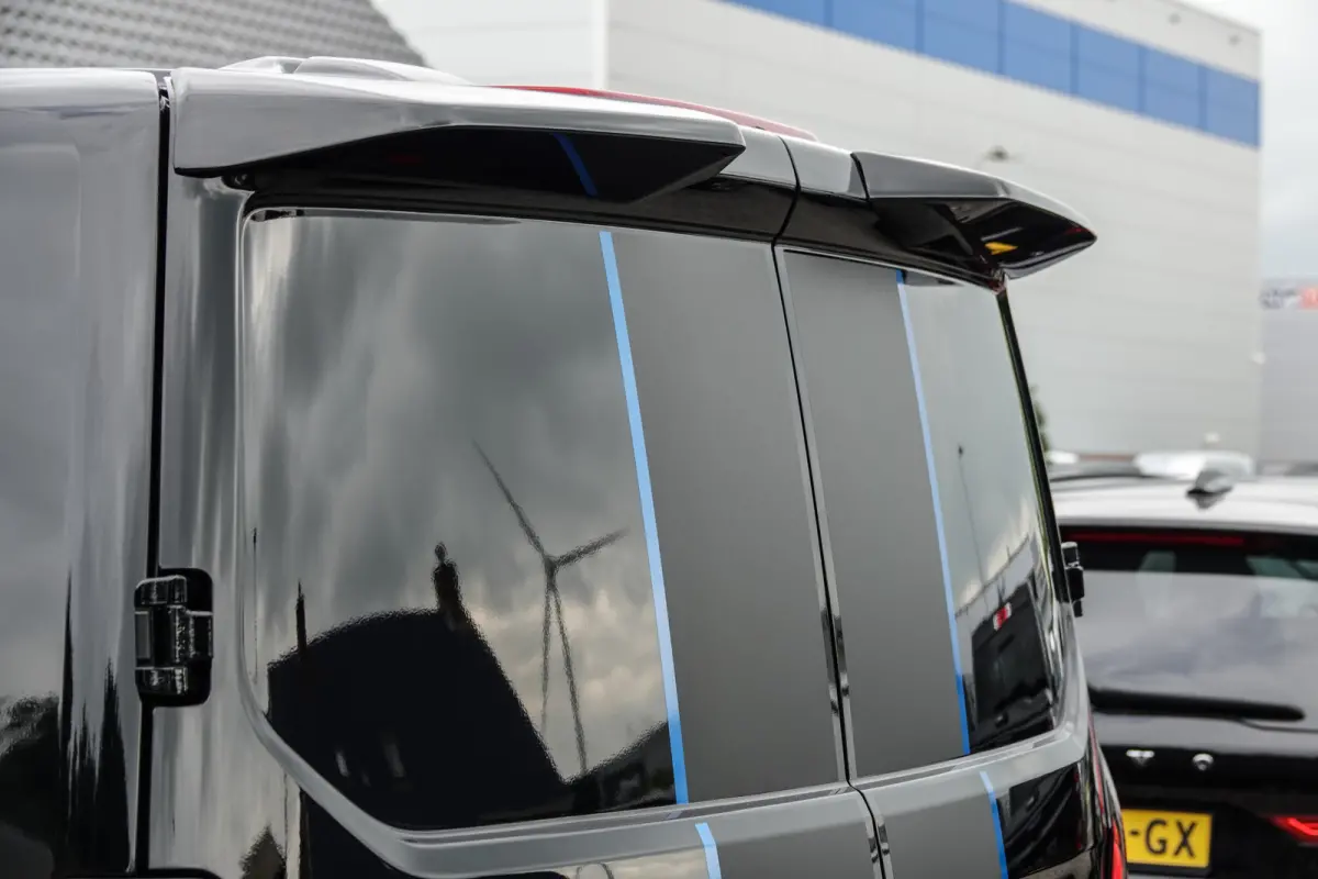 L2H1 2.5 PHEV 233Pk | Sport | Plug In Hybrid | B&O Sound | 360° Camera | 2x schuifdeur | Trekhaak | 19'' Agate Black