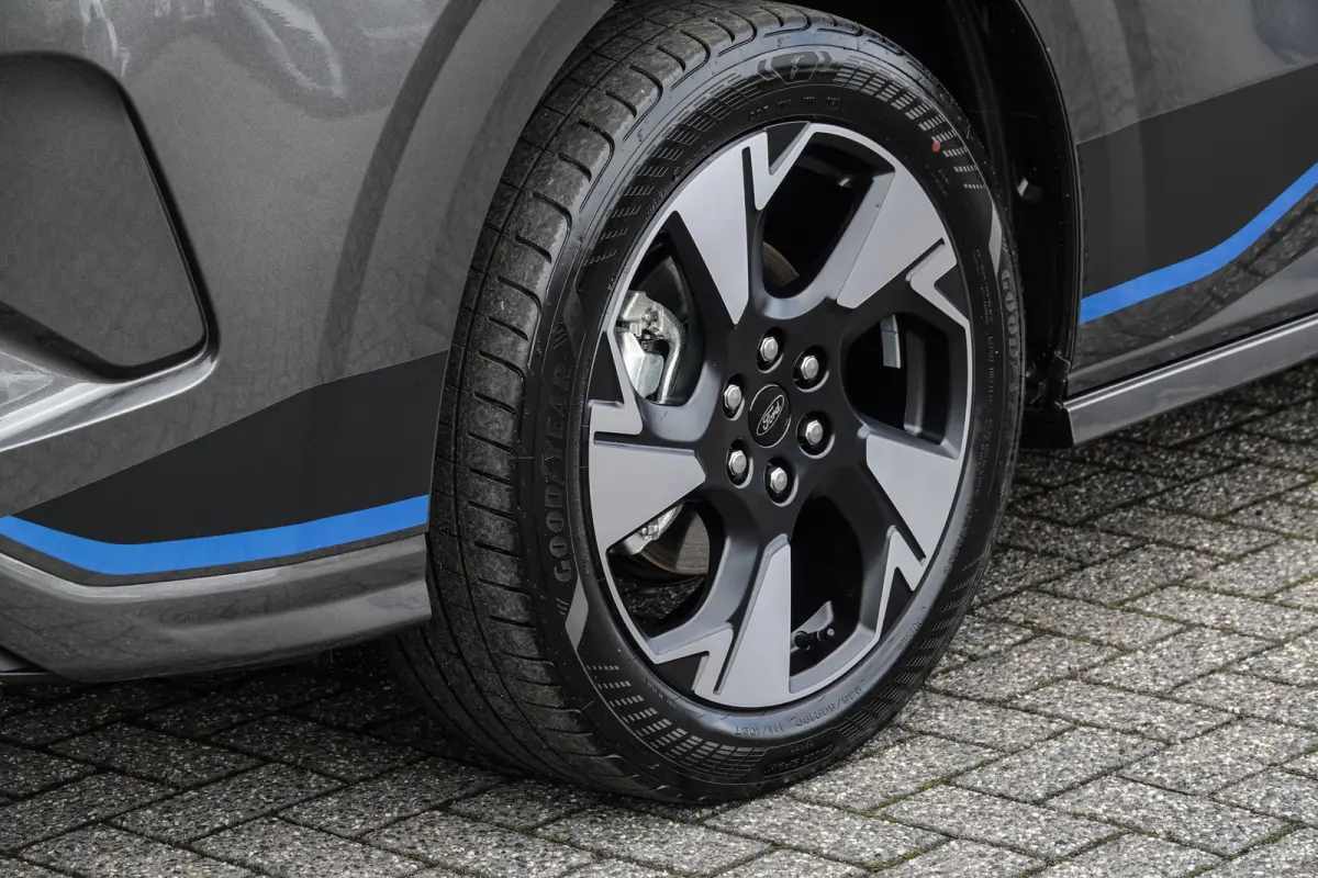L2H1 2.5 PHEV 233Pk | Sport | Plug In Hybrid | B&O Sound | 360° Camera | 2x schuifdeur | Trekhaak | 19'' Magnetic Grey