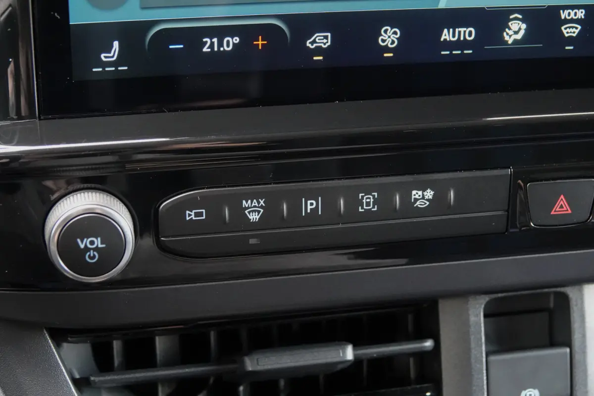 L2H1 2.5 PHEV 233Pk | Sport | Plug In Hybrid | B&O Sound | 360° Camera | 2x schuifdeur | Trekhaak | 19'' Magnetic Grey