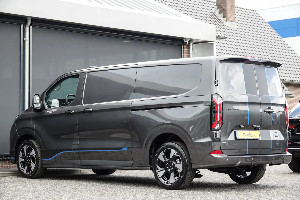 L2H1 2.5 PHEV 233Pk | Sport | Plug In Hybrid | B&O Sound | 360° Camera | 2x schuifdeur | Trekhaak | 19'' Magnetic Grey